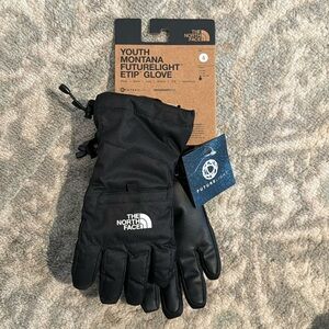 Youth Cold Weather The North Face Futurelight gloves.